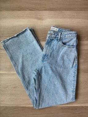 A&F - Curve Love 90’s Relaxed Jean High Rise